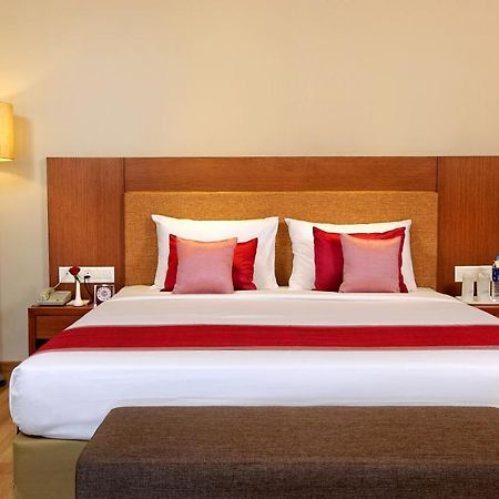 Park Residency Adoor Hotel Adur Buitenkant foto