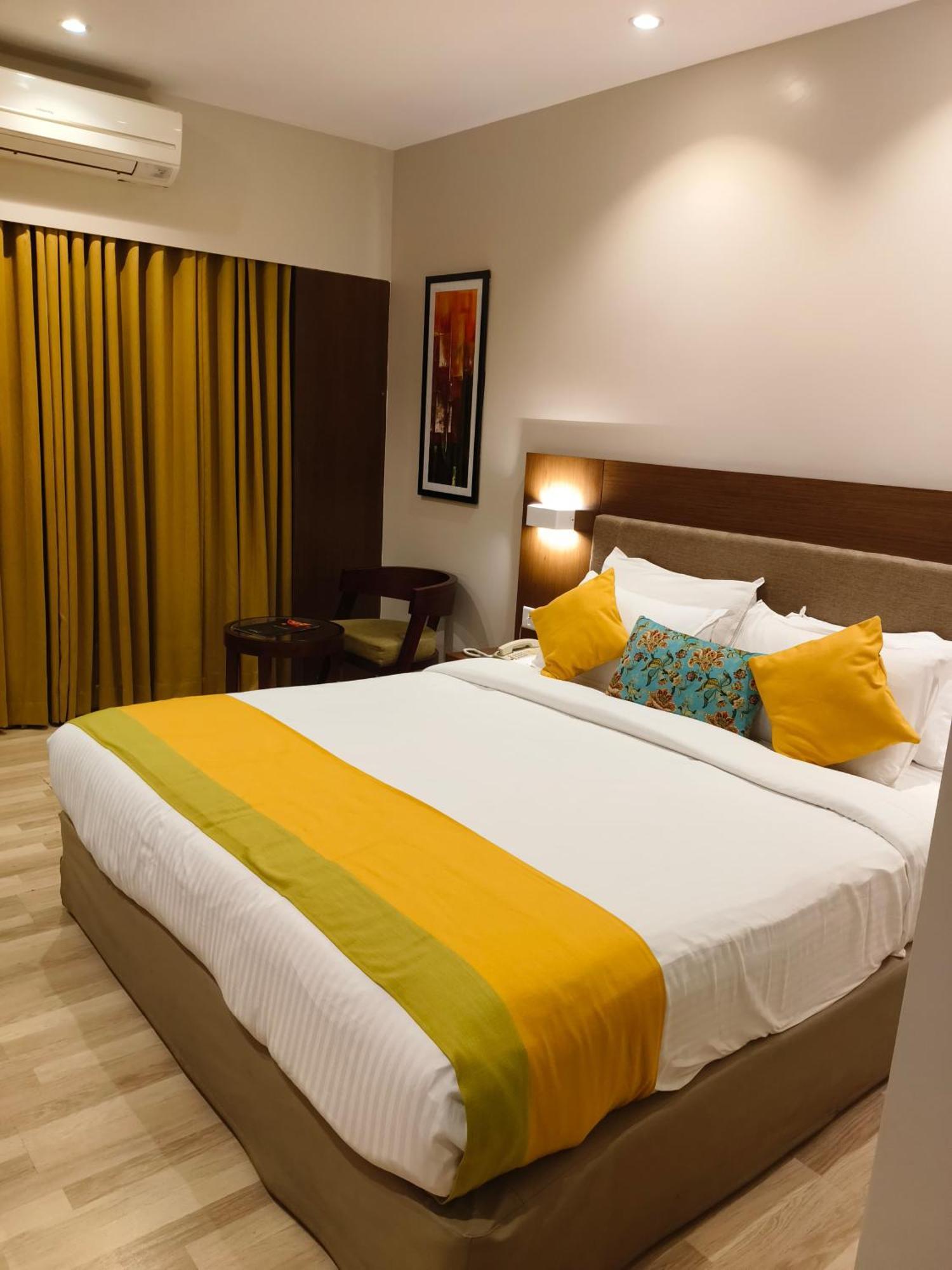 Park Residency Adoor Hotel Adur Buitenkant foto