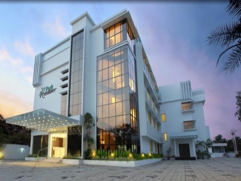 Park Residency Adoor Hotel Adur Buitenkant foto