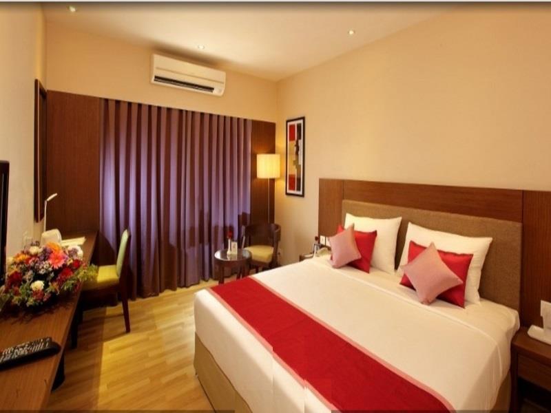 Park Residency Adoor Hotel Adur Buitenkant foto