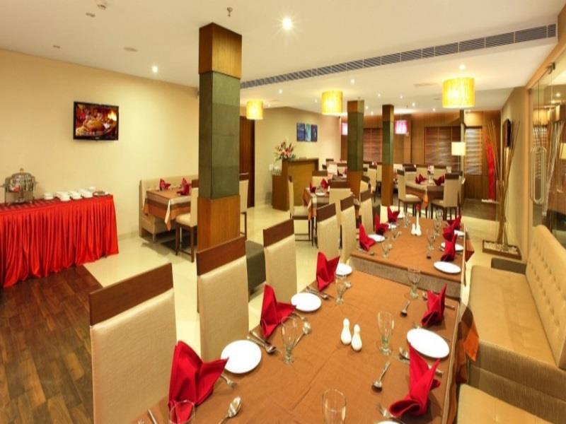 Park Residency Adoor Hotel Adur Buitenkant foto