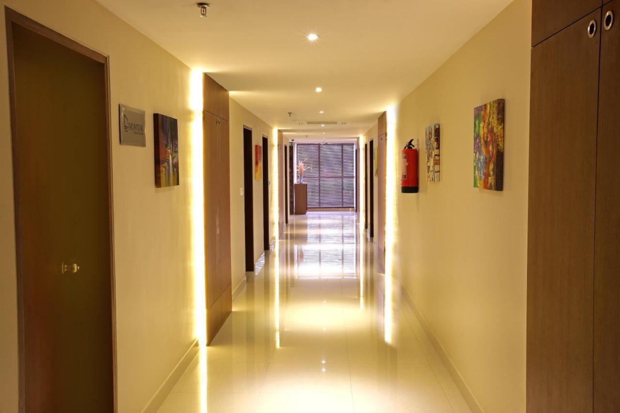 Park Residency Adoor Hotel Adur Buitenkant foto