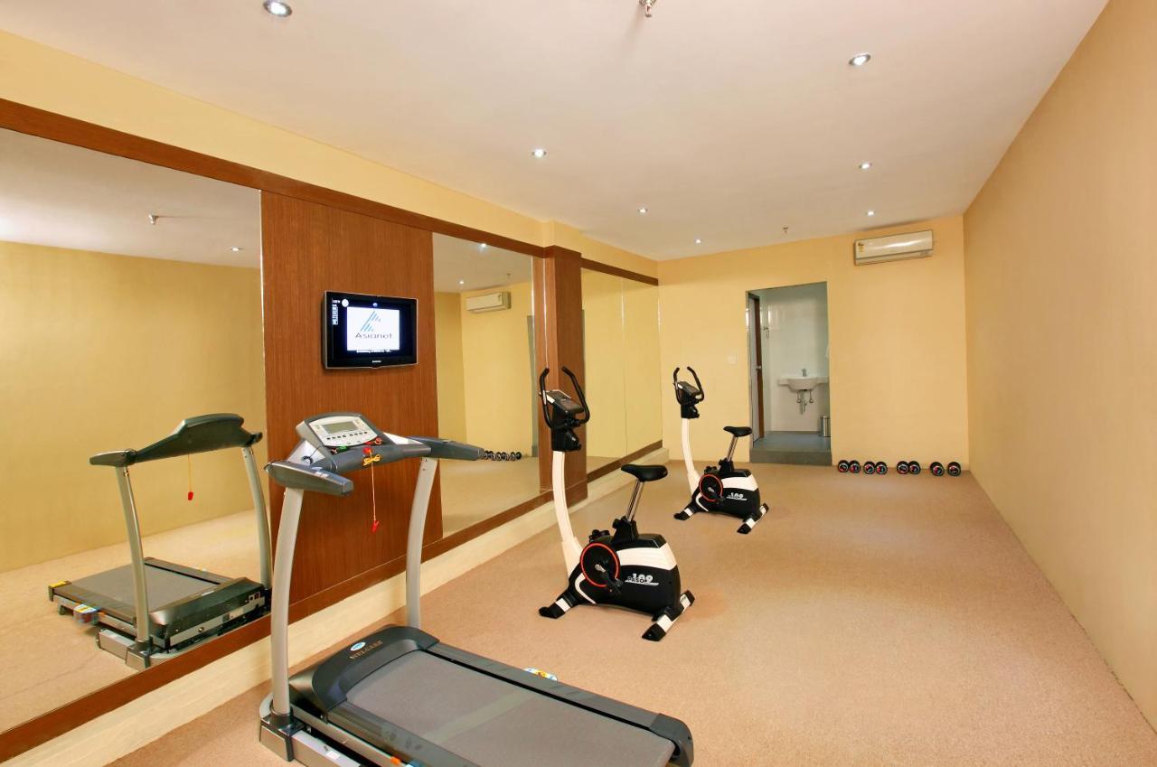 Park Residency Adoor Hotel Adur Buitenkant foto